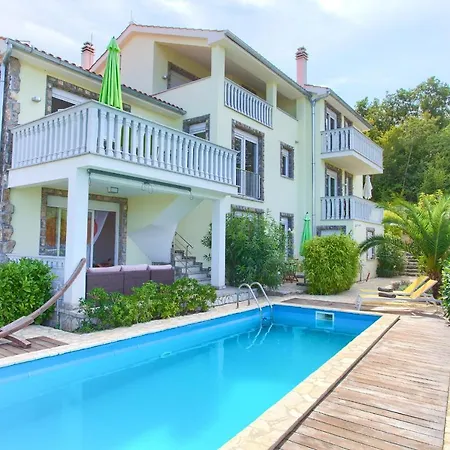 Residencia La Famiglia فيلة كليمنو